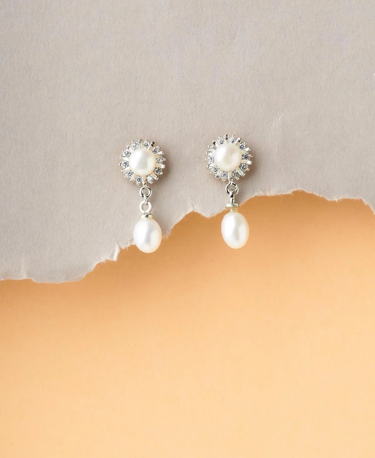 Elegant Pearl Hanging Earring