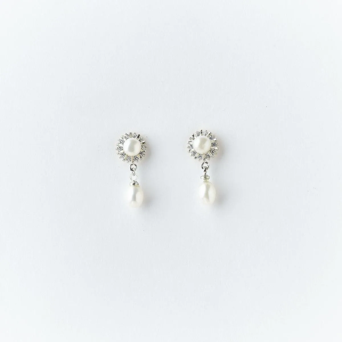 Elegant Pearl Hanging Earring